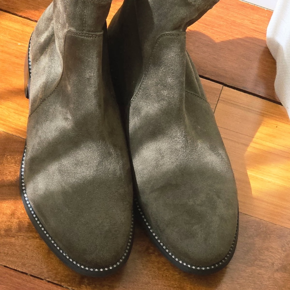 Musse & Cloud rhinestone accent Ankle Boots slip on Size 7